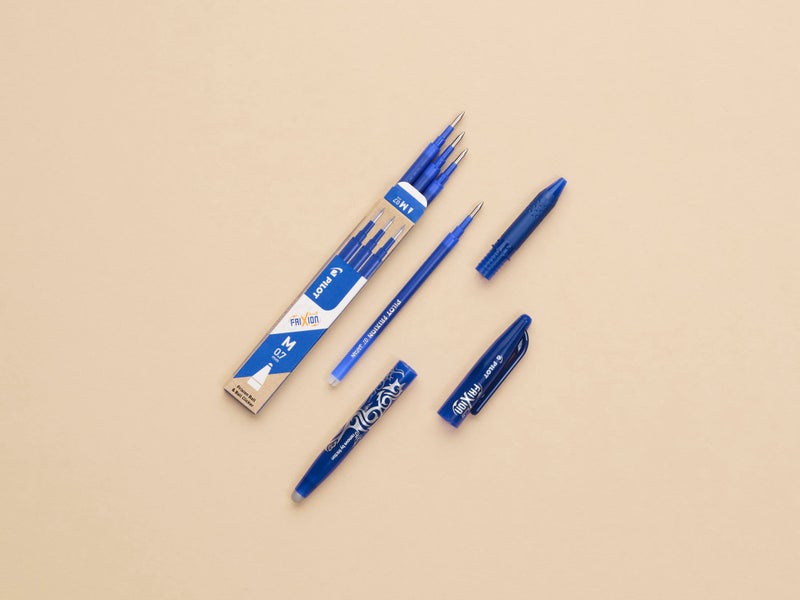 بايلوت قلم كرة دوارة قابل للمسح بالحرارة/الاحتكاك من بايلوت FR7 - خط متوسط ​​برأس 0.7 مم - حزمة محفظة مكونة من 3 قطع (أزرق) - Image 3